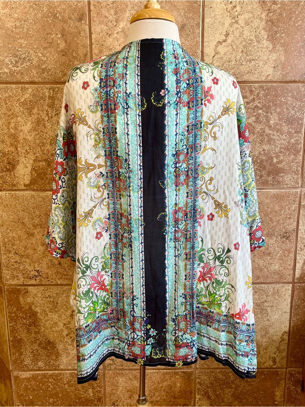 A & A Clothing Inc Floral Print Kimono Jacket - White Multicolor- NWT, Sz 2X - Picture 3 of 11